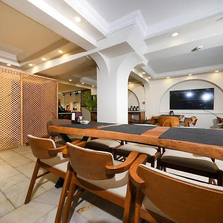 호텔 The Lume Boutique & Restaurant & *
